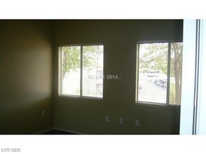 Building Photo - 2050 N Los Feliz St