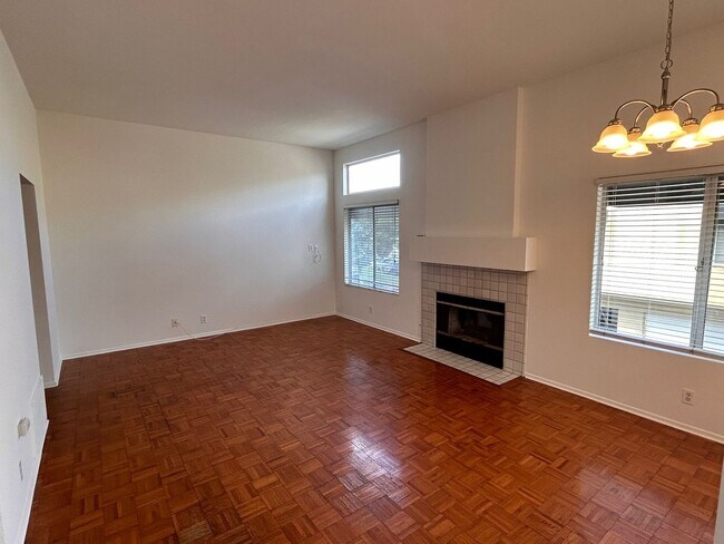 Foto del edificio - **Luxury Living in Mission Viejo!**