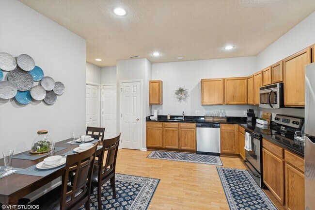 Building Photo - 284 SE Booth Ave