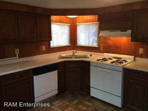 Building Photo - 1694 White Oak Cir