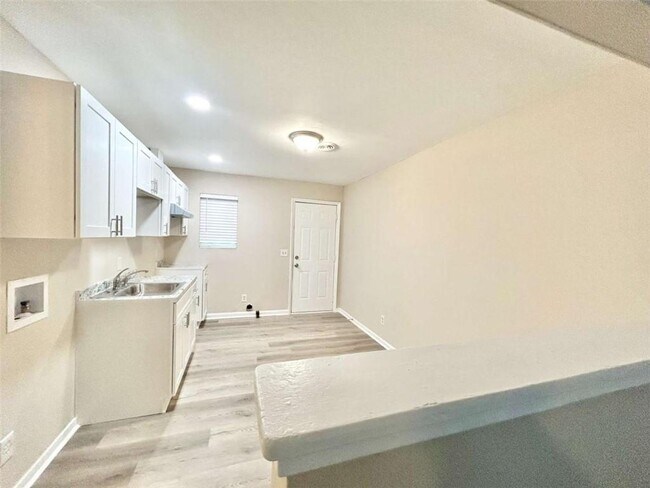 Building Photo - 6454 Raymond Dr