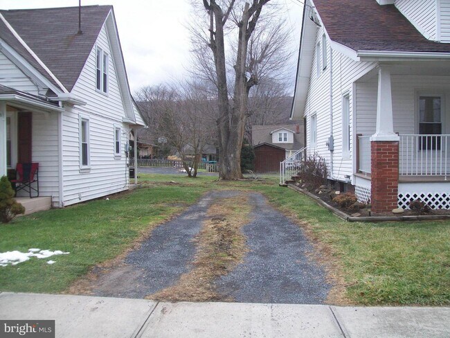 Foto del edificio - 441 N Bolton St