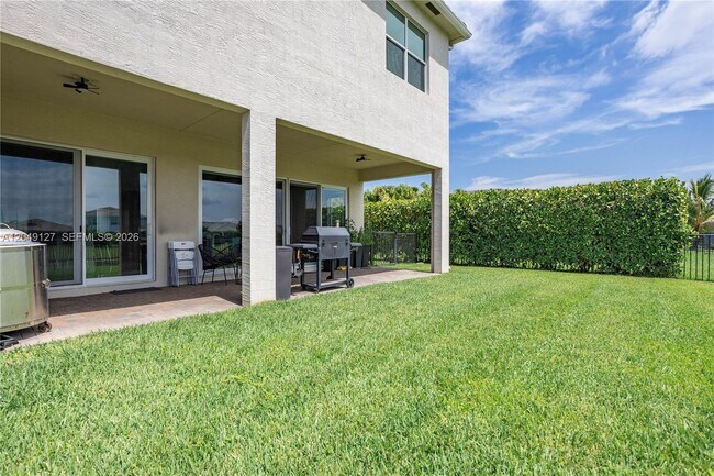 Foto del edificio - 5850 Whippoorwill Cir