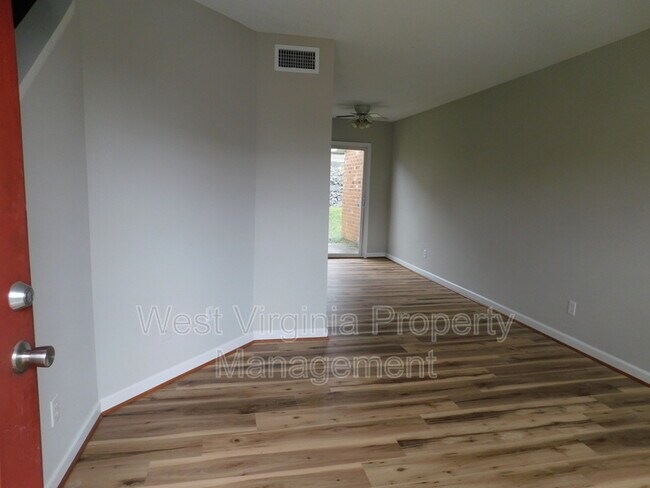 Foto del edificio - 3648 Davis Stuart Rd