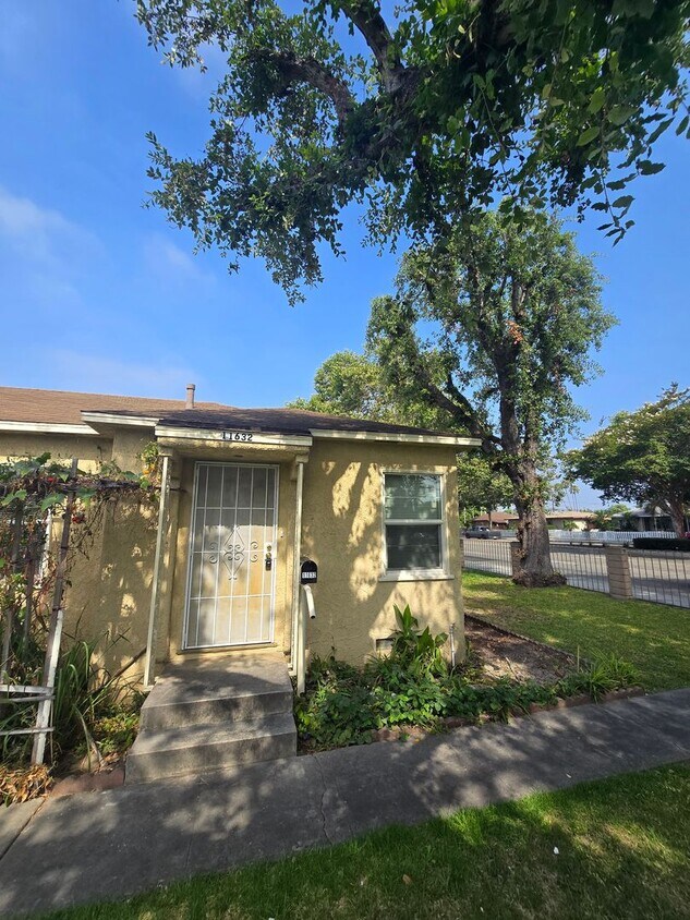 11632 Garden Grove Blvd Unit 11632, Garden Grove, CA 92843 Room for