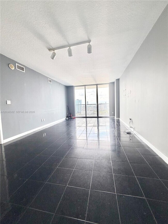 Foto del edificio - 335 S Biscayne Blvd