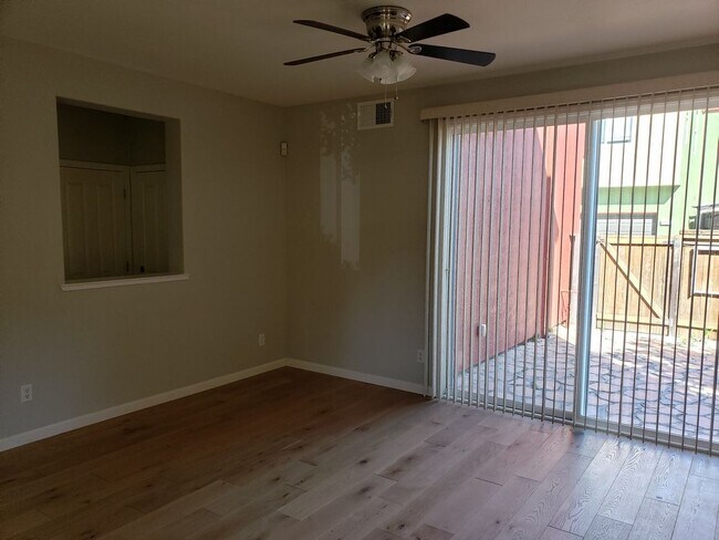 Foto del edificio - 828 Copper Ln.