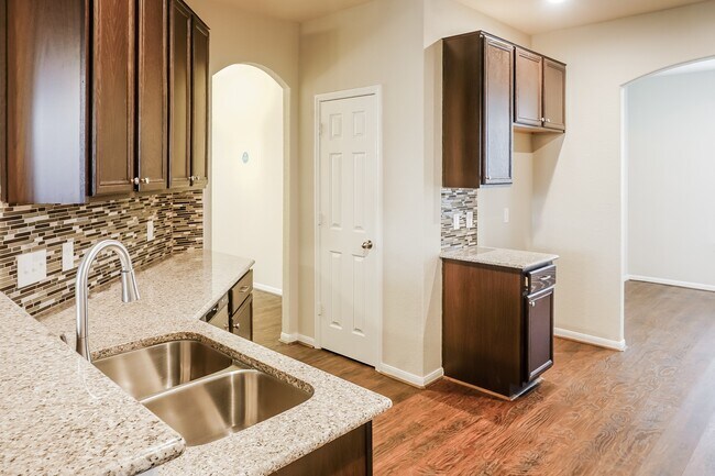 Foto del edificio - 19011 Woodland Leaf Ln