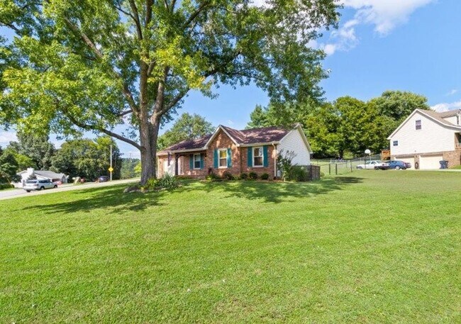Foto del edificio - 737 W Creek Dr
