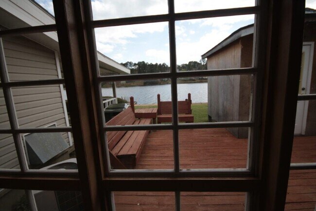 Building Photo - 303 Leisure Lake Dr