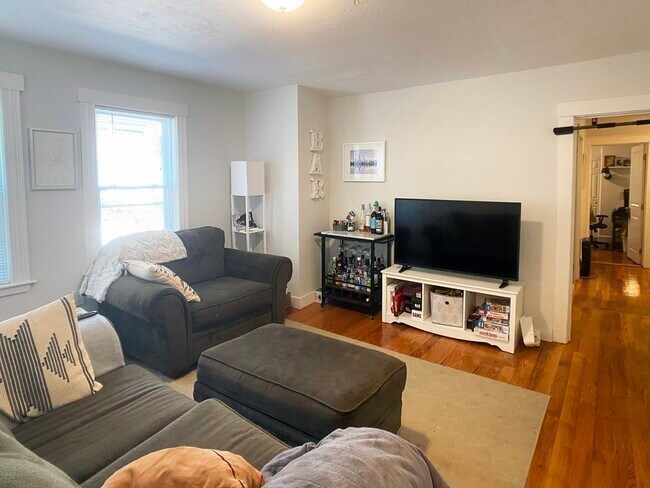 Building Photo - 78 Perkins St