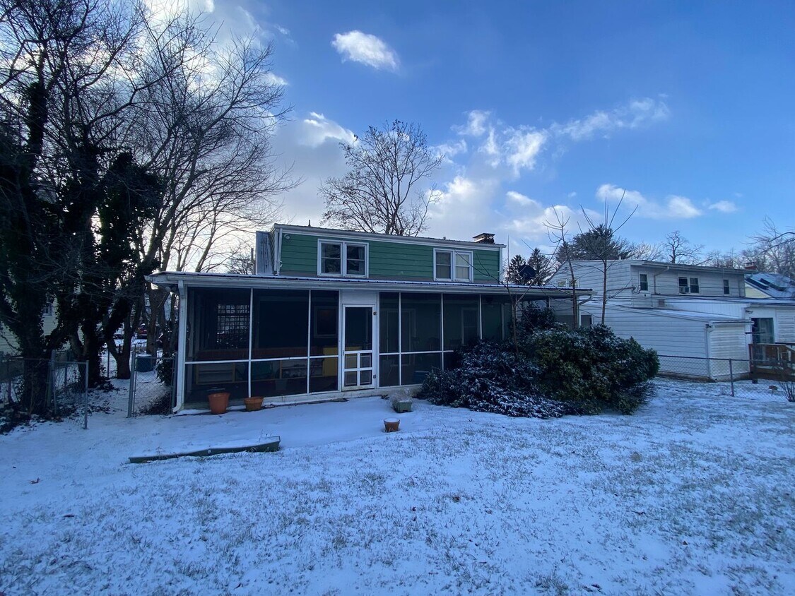 Building Photo - Available for the 2026-2027 leasing term