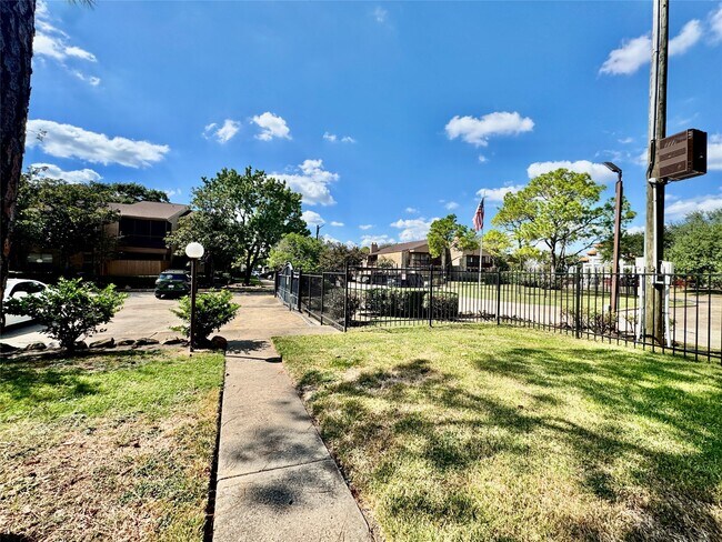 Foto del edificio - 10555 Turtlewood Ct