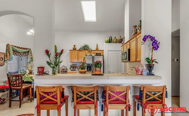 Building Photo - Beautiful 3BD/2BA Home in SW Bakersfield — Fireplace, Landscaping Included & Lovely Backyard!