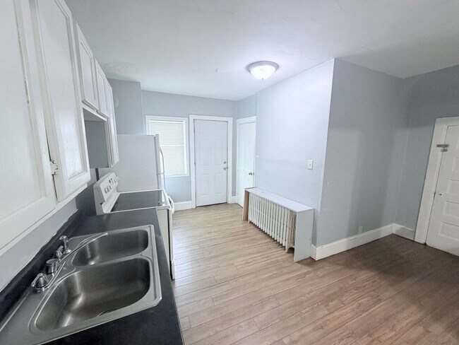 Building Photo - 1056 3rd St E