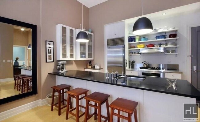 Building Photo - Luxury Brooklyn Heights Living