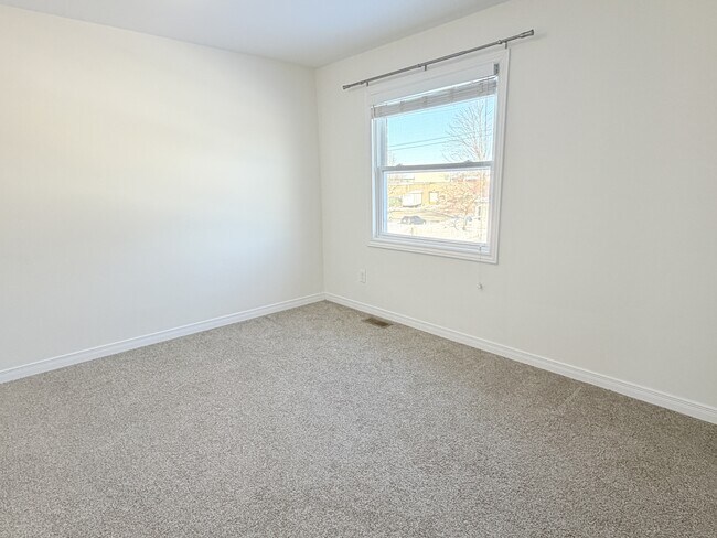 Building Photo - 205 Fane St