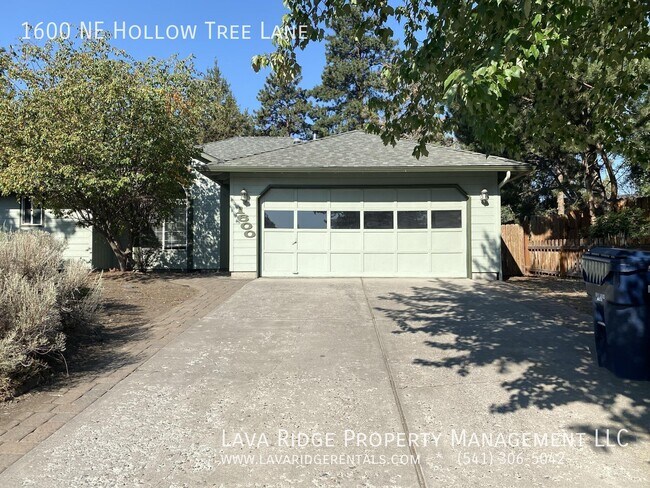 Foto del edificio - 1600 NE Hollowtree Ln