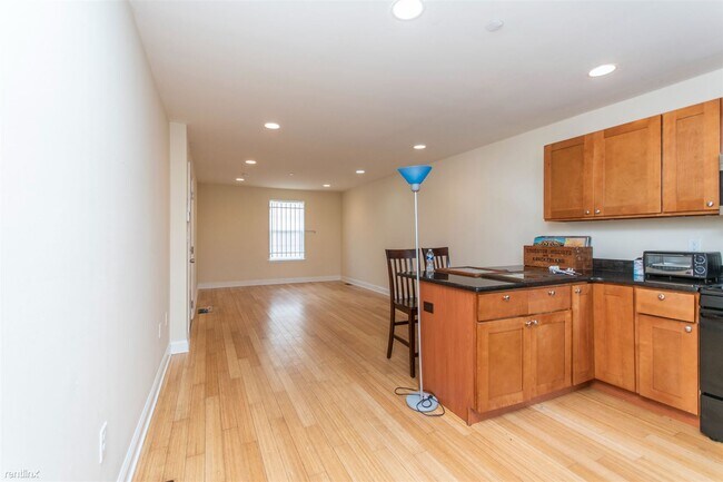 Building Photo - 4 br, 2 bath Duplex - 1845 N 18TH ST Unit 1