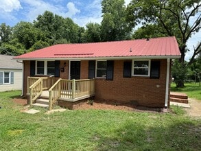 Building Photo - 1977 Bloomfield Dr