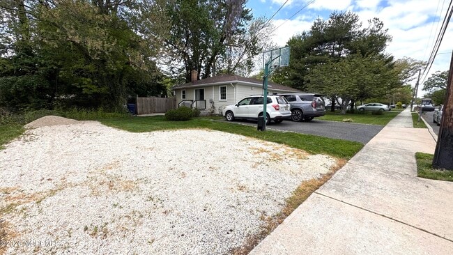 Building Photo - 1210 Allaire Ave