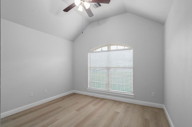 Building Photo - 203 Maple Ln