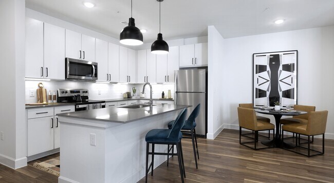Foto del edificio - Charming 2 BR Apartment With Great Amenities