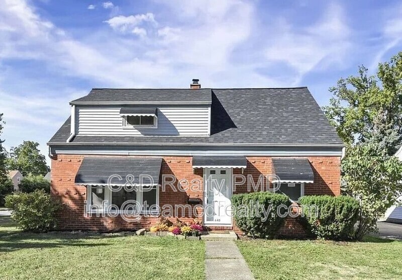 Foto principal - 640 E 261st St