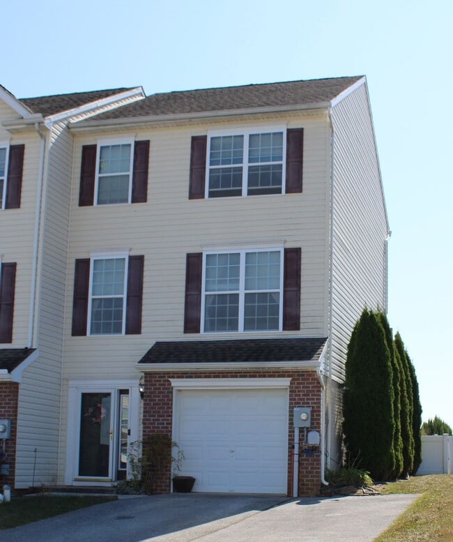 Building Photo - 1242 Ledge Dr