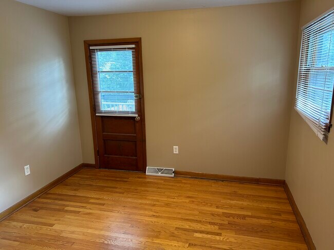 Foto del edificio - 1133 Vilas Ave