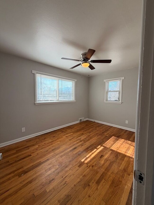 Foto del edificio - 2 Bed Apartment right next to Patty Jewett Golf Course