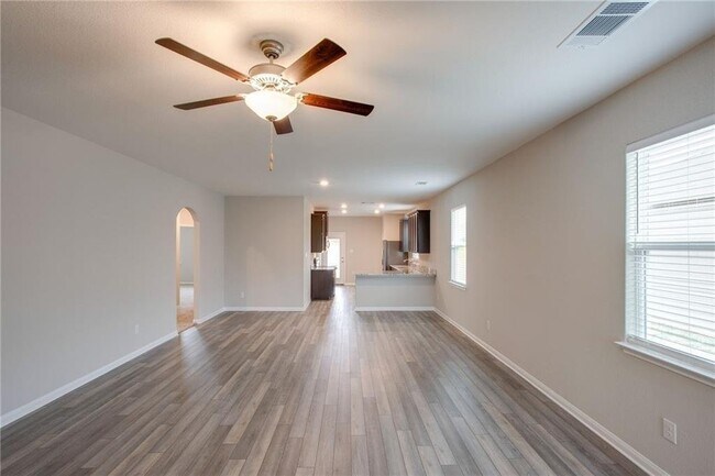 Foto del edificio - 109 Capital Hl Vw