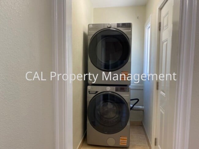 Foto del edificio - Back unit two bedroom home South Salinas!