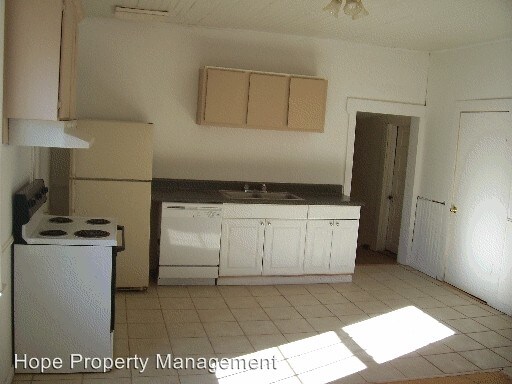 Building Photo - 3 br, 1 bath House - 20 Pine Street