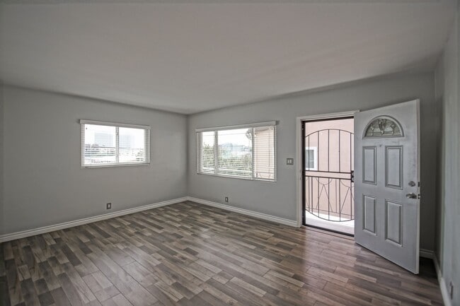 Building Photo - 330 Bungalow Dr