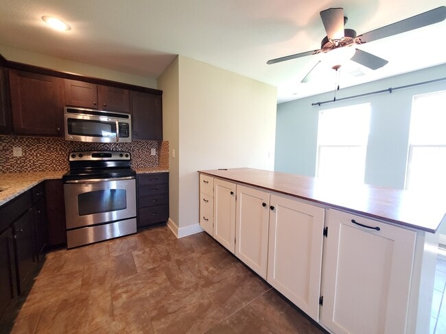 Building Photo - 12300 Fox Creek Dr
