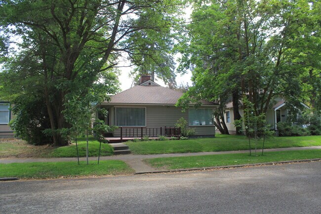 Building Photo - Historic District Home For Rent Near CWU