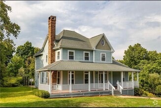 Building Photo - 60 Southdown Dr