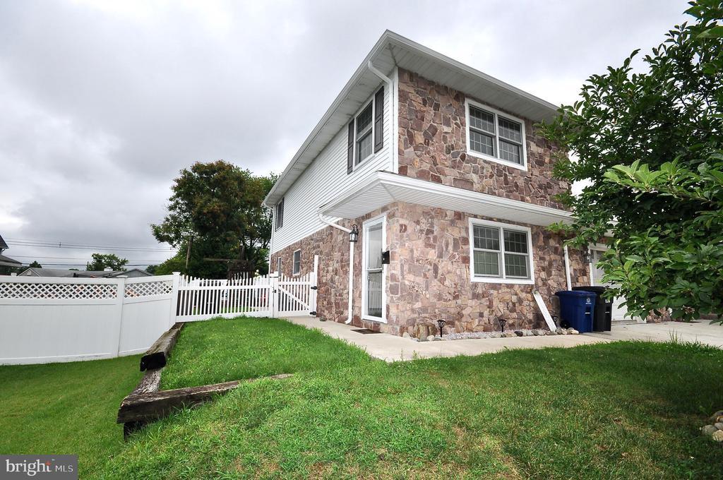Foto principal - 226 Stanford Rd