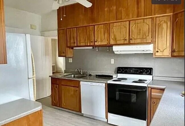 Building Photo - 24 Somerset St