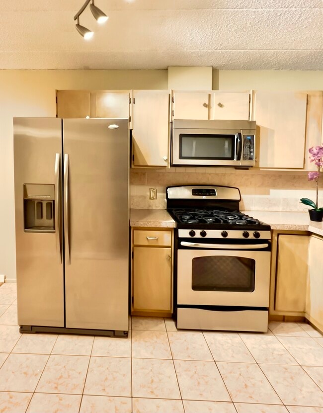 Kitchen - 29 Adrian Ave