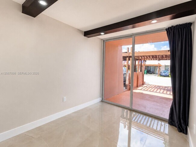 Building Photo - 14124 SW Kendale Lakes Cir