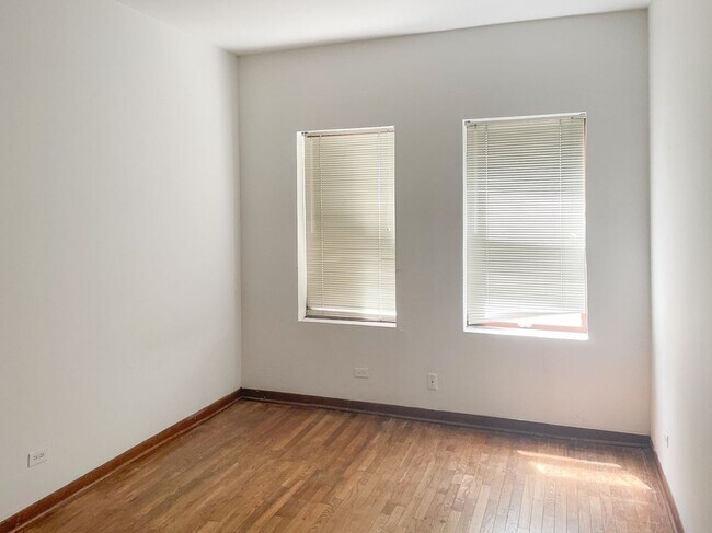 Foto del edificio - 875 W Lill Ave