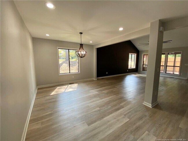 Building Photo - 517 Apple Ln