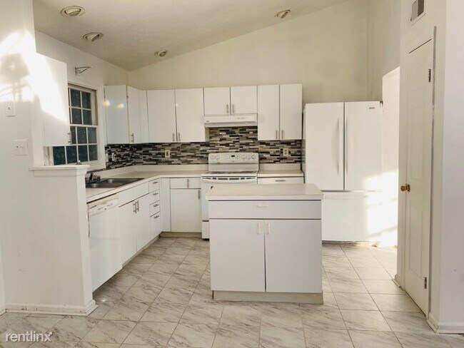 Building Photo - 5 br, 3 bath House - 1315 Kingsbury Rd