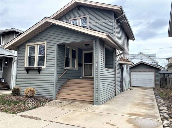 Building Photo - 862 Carpenter Ave