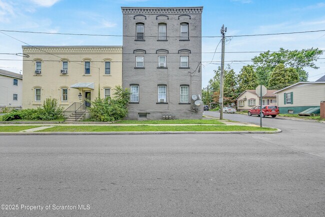Foto del edificio - 717 Mill St