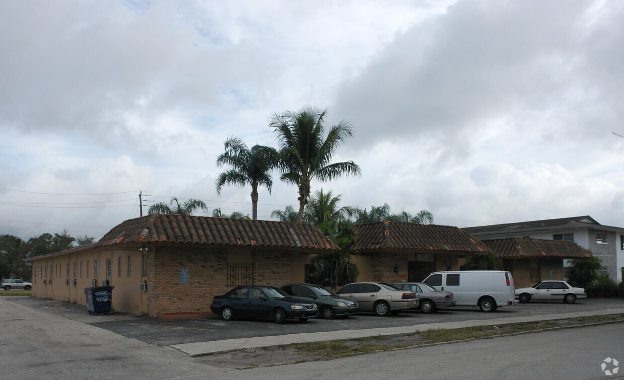 Primary Photo - Caribbean Apartments