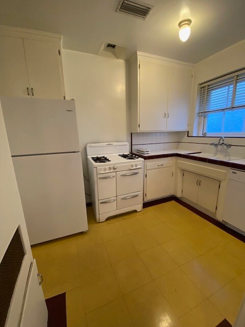 Foto del edificio - 10334 Riverside Dr