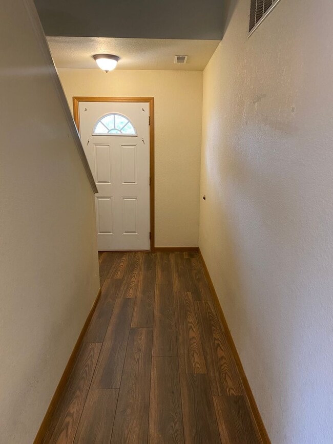 Building Photo - 22540 Hollow Oak Ln